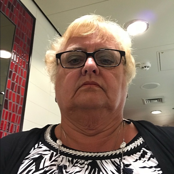 Meet your Posher, Deborah - Picture 1 of 1